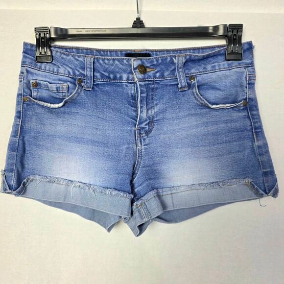 Celebrity Pink Denim Jean Shorts Blue Lagoon Wash 7/28 - Picture 1 of 5